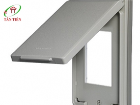 Mặt ba thiết bị có nắp che mưa Panasonic WEG7903